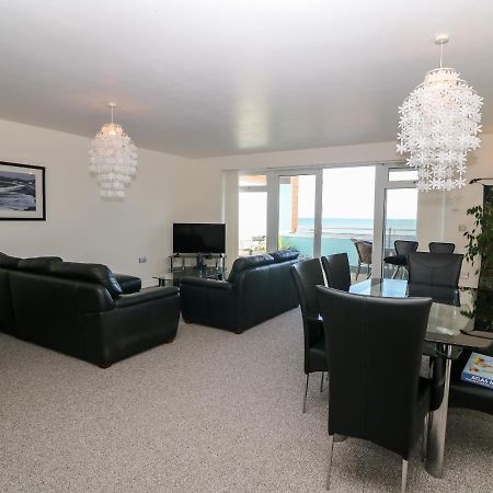 Sea View Apartment Pwllheli Extérieur photo