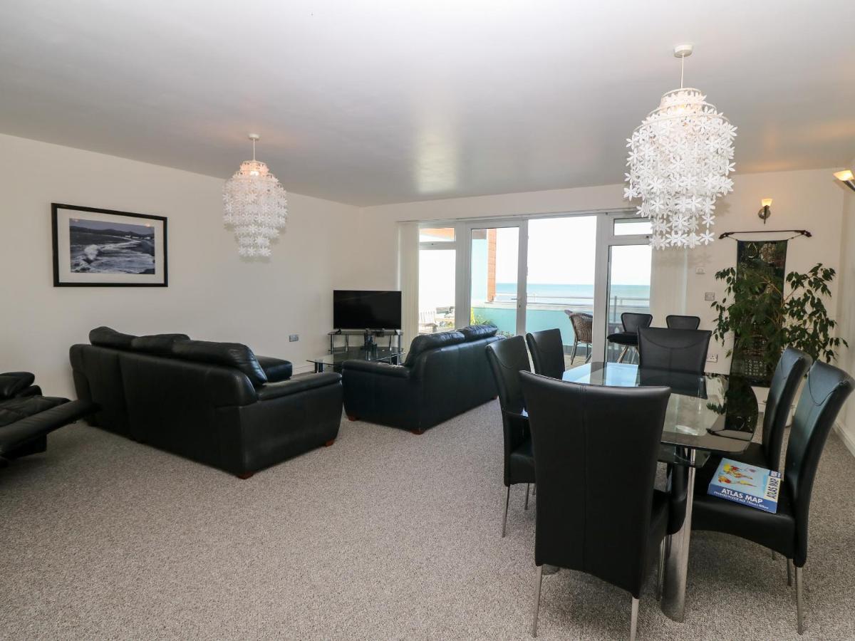 Sea View Apartment Pwllheli Extérieur photo