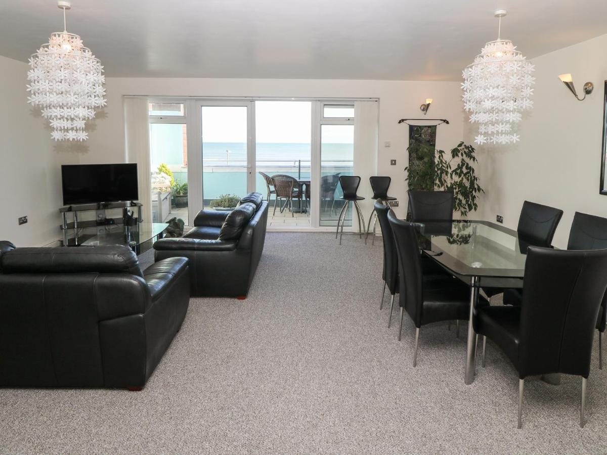 Sea View Apartment Pwllheli Extérieur photo