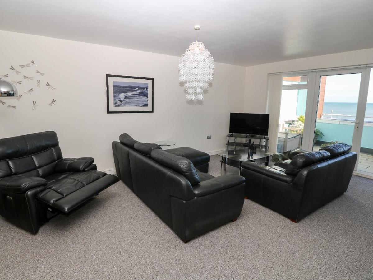 Sea View Apartment Pwllheli Extérieur photo