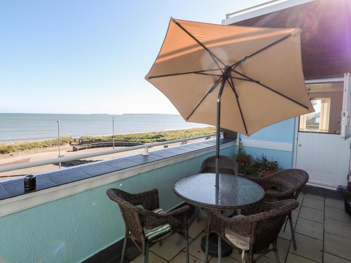 Sea View Apartment Pwllheli Extérieur photo