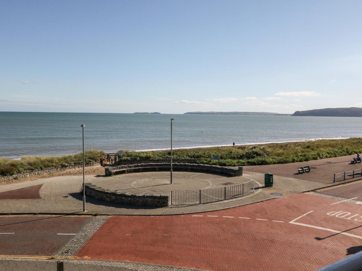 Sea View Apartment Pwllheli Extérieur photo