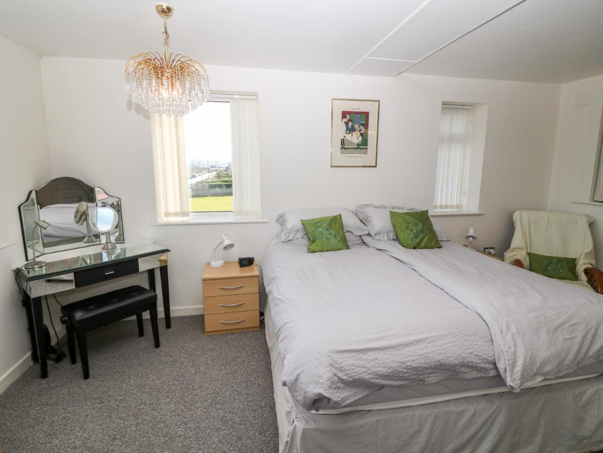 Sea View Apartment Pwllheli Extérieur photo