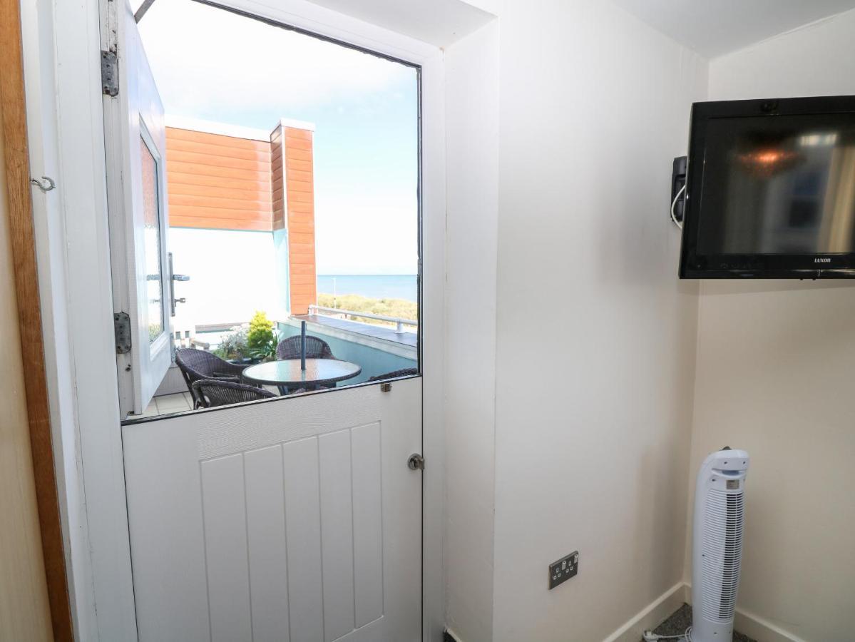 Sea View Apartment Pwllheli Extérieur photo