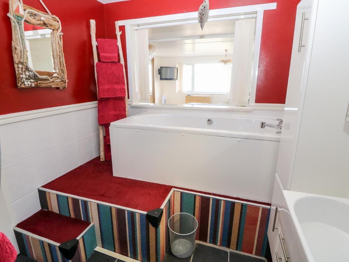 Sea View Apartment Pwllheli Extérieur photo