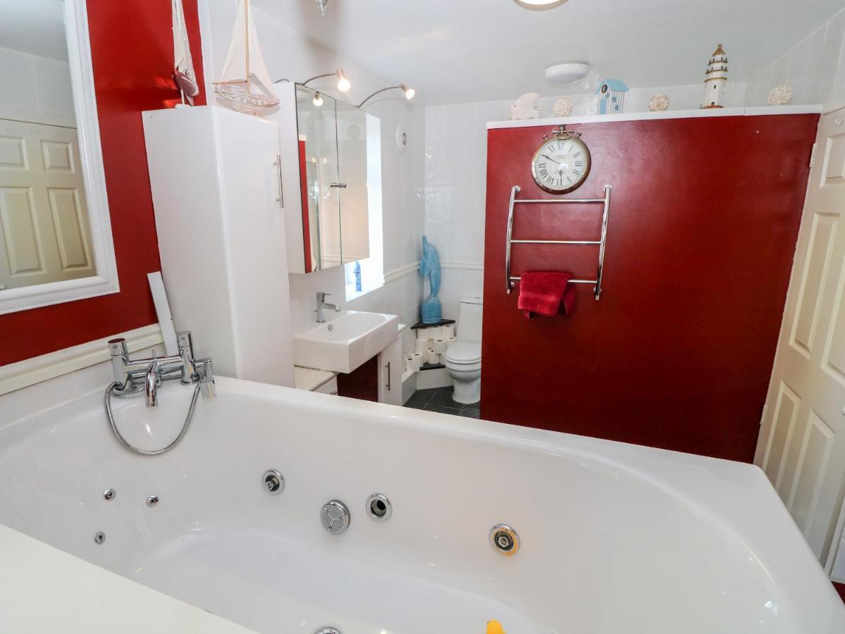 Sea View Apartment Pwllheli Extérieur photo