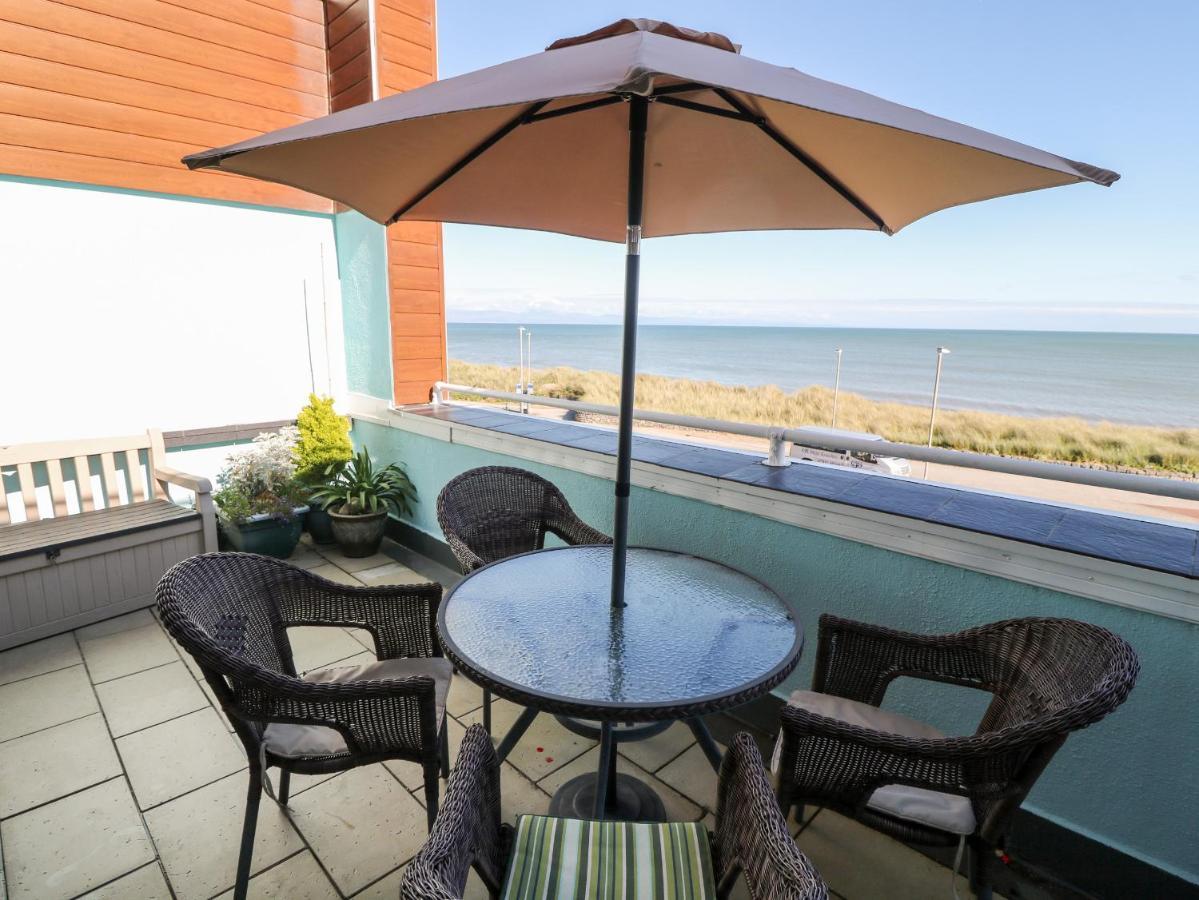 Sea View Apartment Pwllheli Extérieur photo